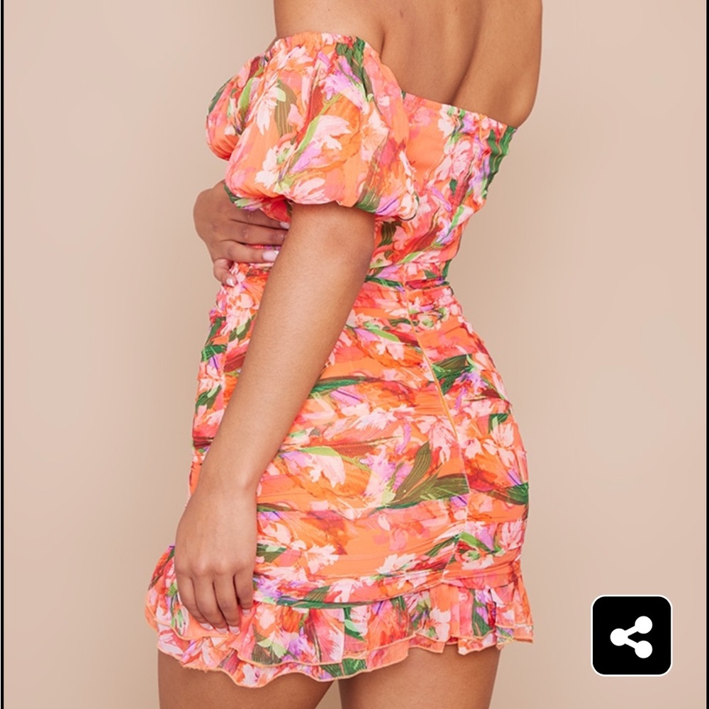 Pretty Little Thing Peach Tropical Bodycon Dress - Picture 2 of 6